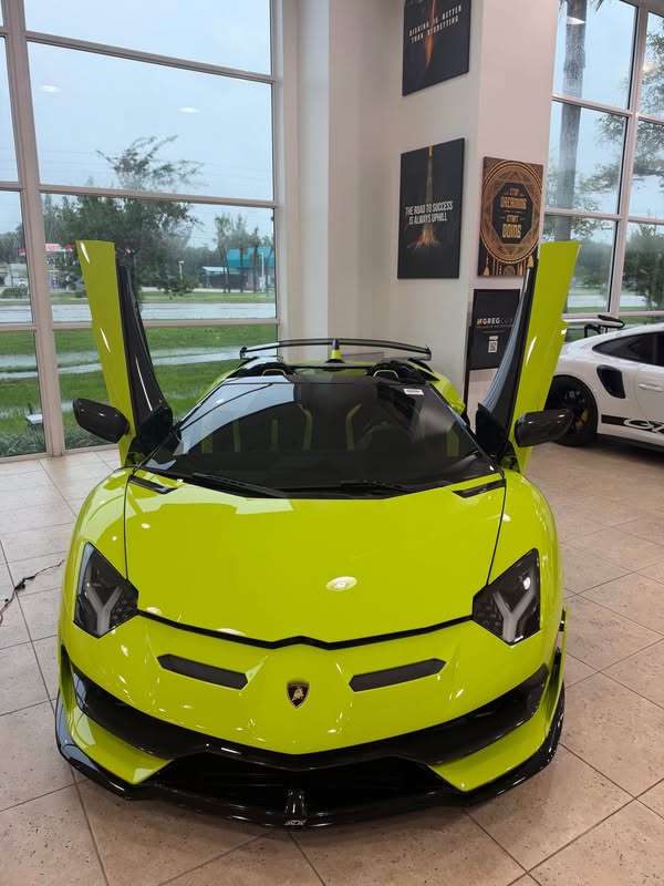 2020 Lamborghini Aventador - SVJ Convertible 2D