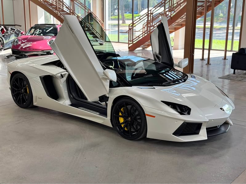 2016 Lamborghini Aventador - LP 700-4 Roadster 2D