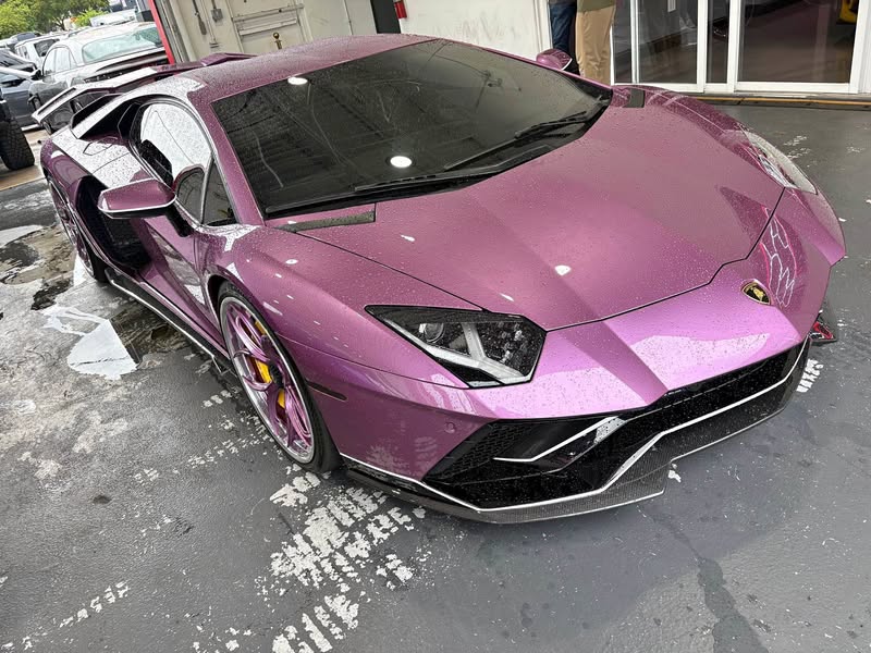 2022 Lamborghini Aventador - Ultimae Coupe 2D