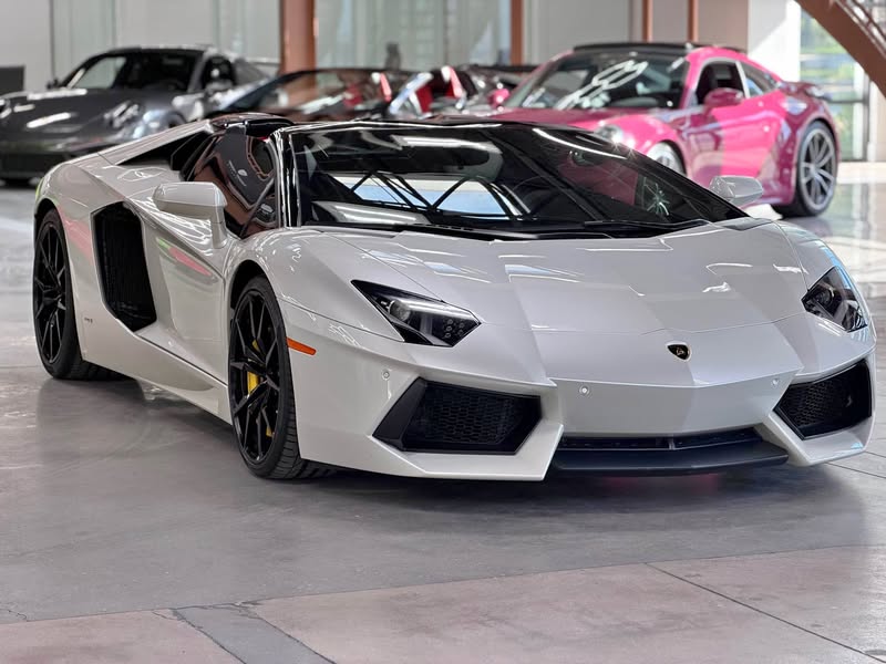 2016 Lamborghini Aventador - LP 700-4 Roadster 2D