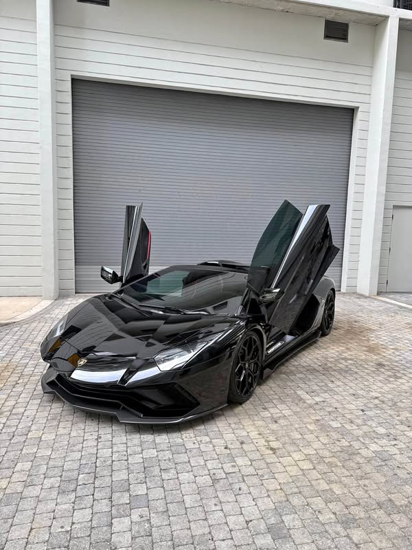 2022 Lamborghini Aventador - Ultimae Convertible 2D
