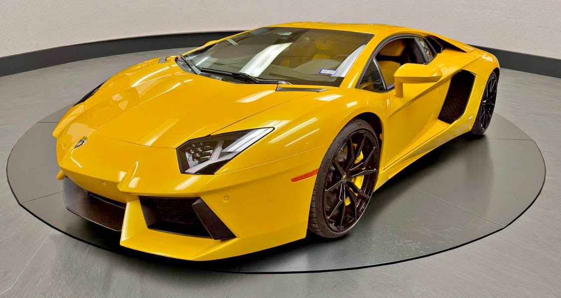 2013 Lamborghini Aventador - LP 700-4 Coupe 2D