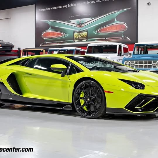 2022 Lamborghini Aventador