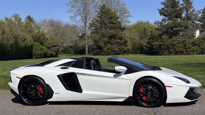 2017 Lamborghini Aventador Roadster