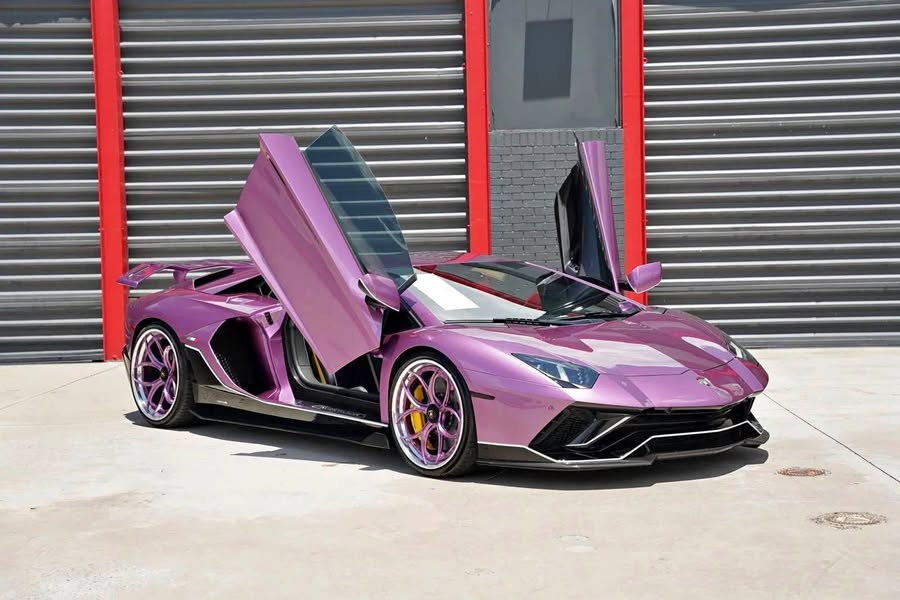 2022 Lamborghini Aventador - Ultimae Coupe 2D