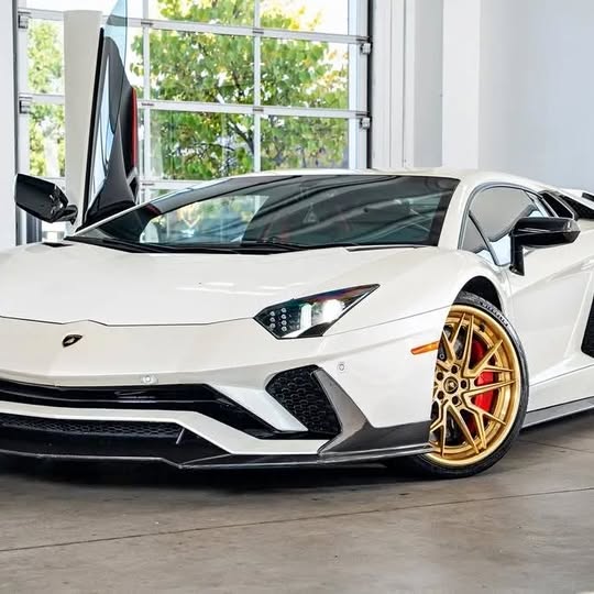 2017 Lamborghini Aventador LP740-4S