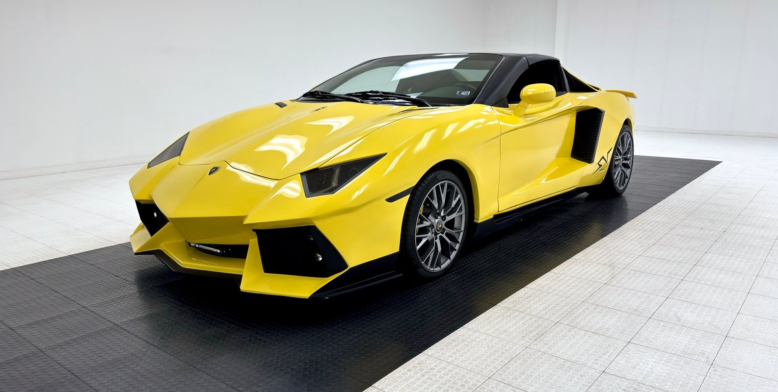 2020 Lamborghini Aventador Replica