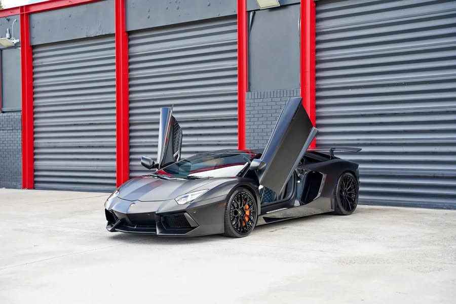 2015 Lamborghini Aventador - LP 700-4 Roadster 2D