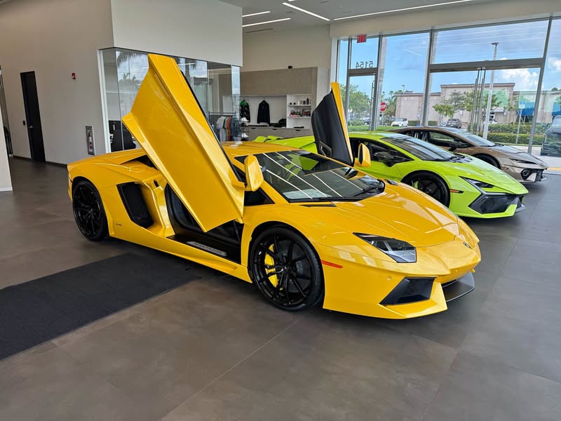 2013 Lamborghini Aventador - LP 700-4 Coupe 2D