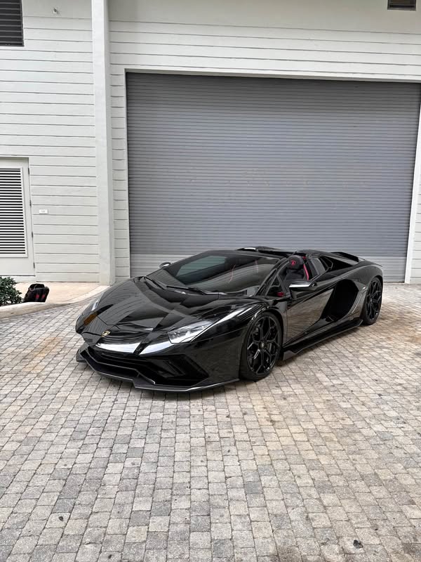 2022 Lamborghini Aventador - Ultimae Convertible 2D