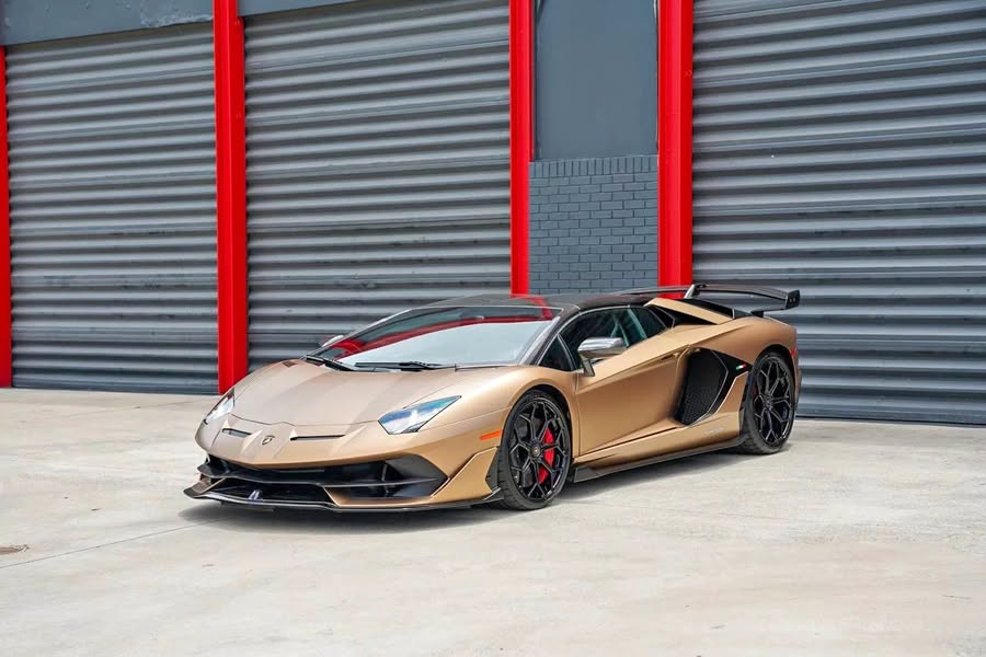 2020 Lamborghini Aventador - SVJ Convertible 2D