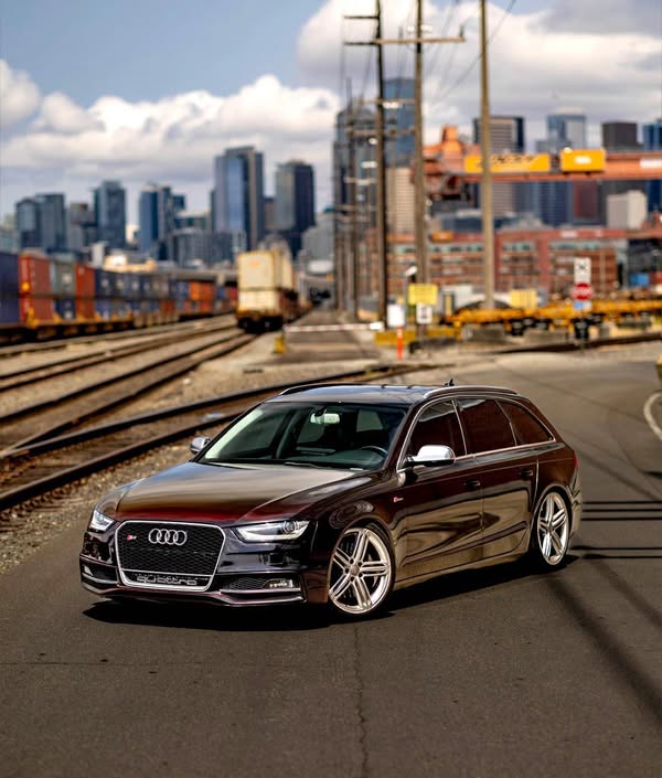 2010 Audi S4 - Avant Quattro Wagon 4D