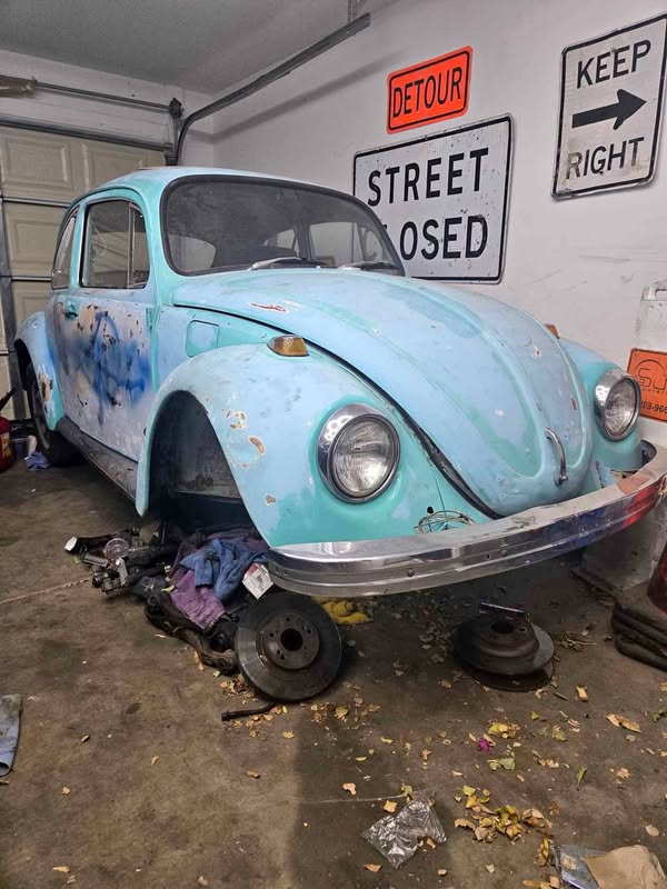 1969 Volkswagen Beetle - Hatchback with sunroof