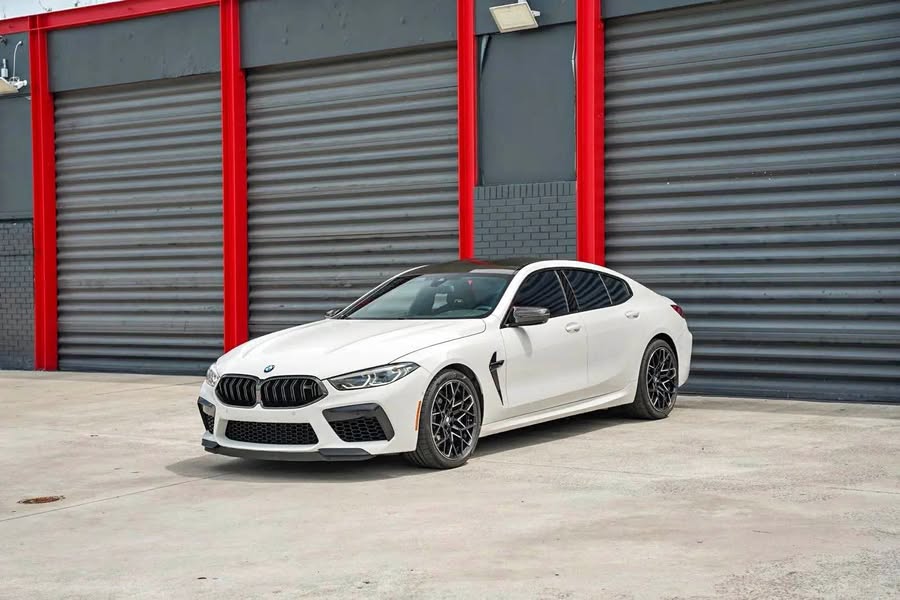 2020 BMW M8 - Base