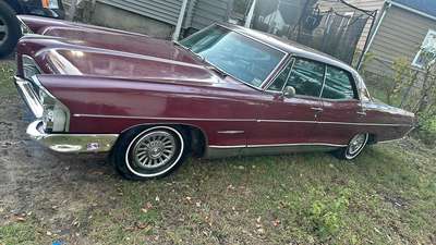 1965 Pontiac Bonneville - SE Sedan 4D