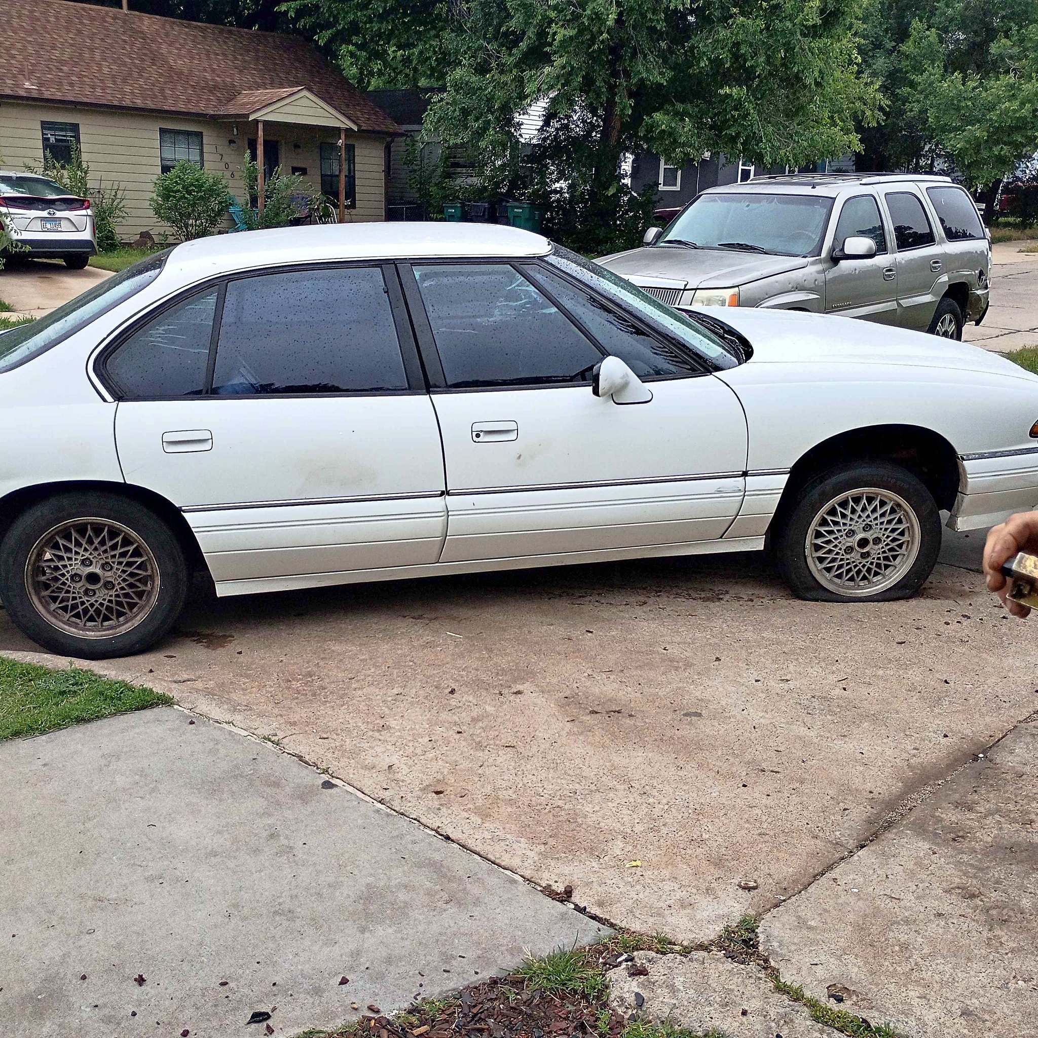 1993 Pontiac Bonneville - SE Sedan 4D