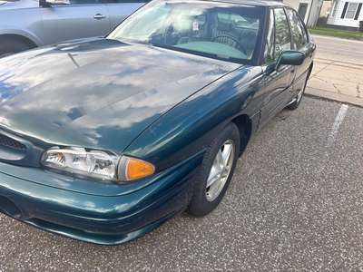 1999 Pontiac Bonneville - SLE Sedan 4D