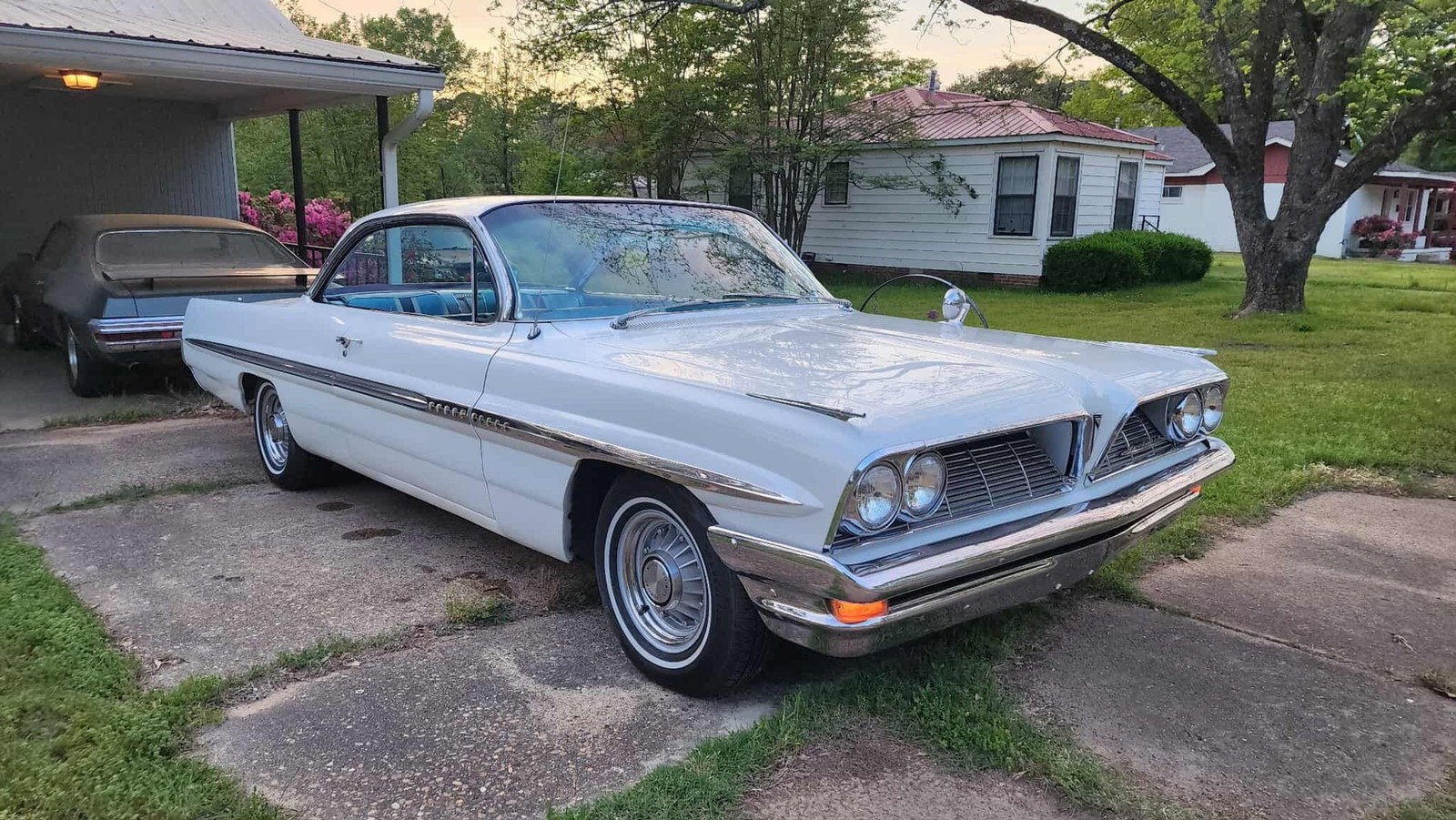 1961 Pontiac Bonneville 389 V8, A/C, 8-Lug Wheels, New Tires