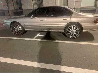 1997 Pontiac Bonneville SE Sedan 4D
