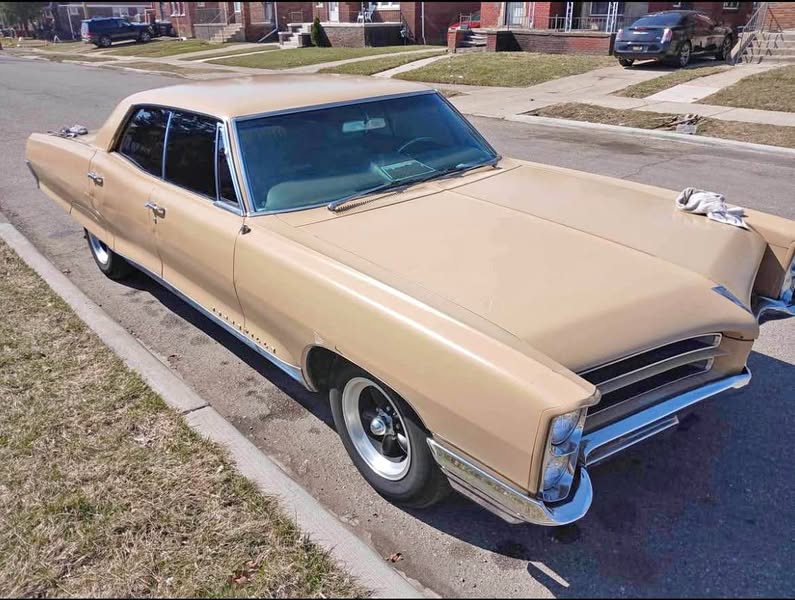 1966 Pontiac Bonneville - SE Sedan 4D