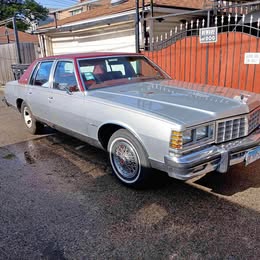 1977 Pontiac Bonneville - SE Sedan 4D