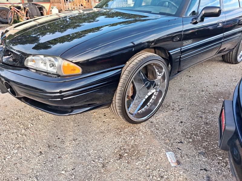 1997 Pontiac Bonneville - SSE Sedan 4D