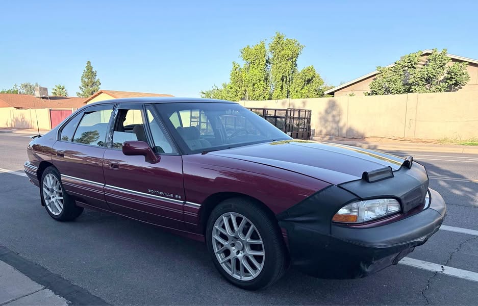 1992 Pontiac Bonneville - SE Sedan 4D