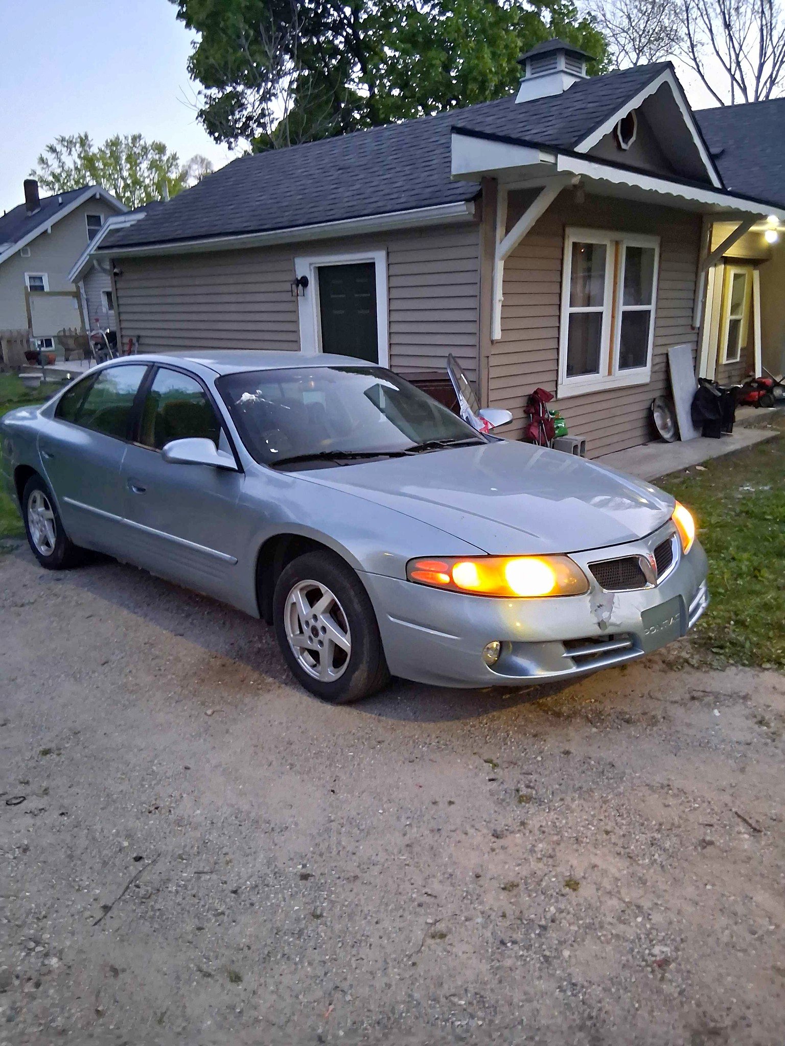 2001 Pontiac Bonneville - SE Sedan 4D