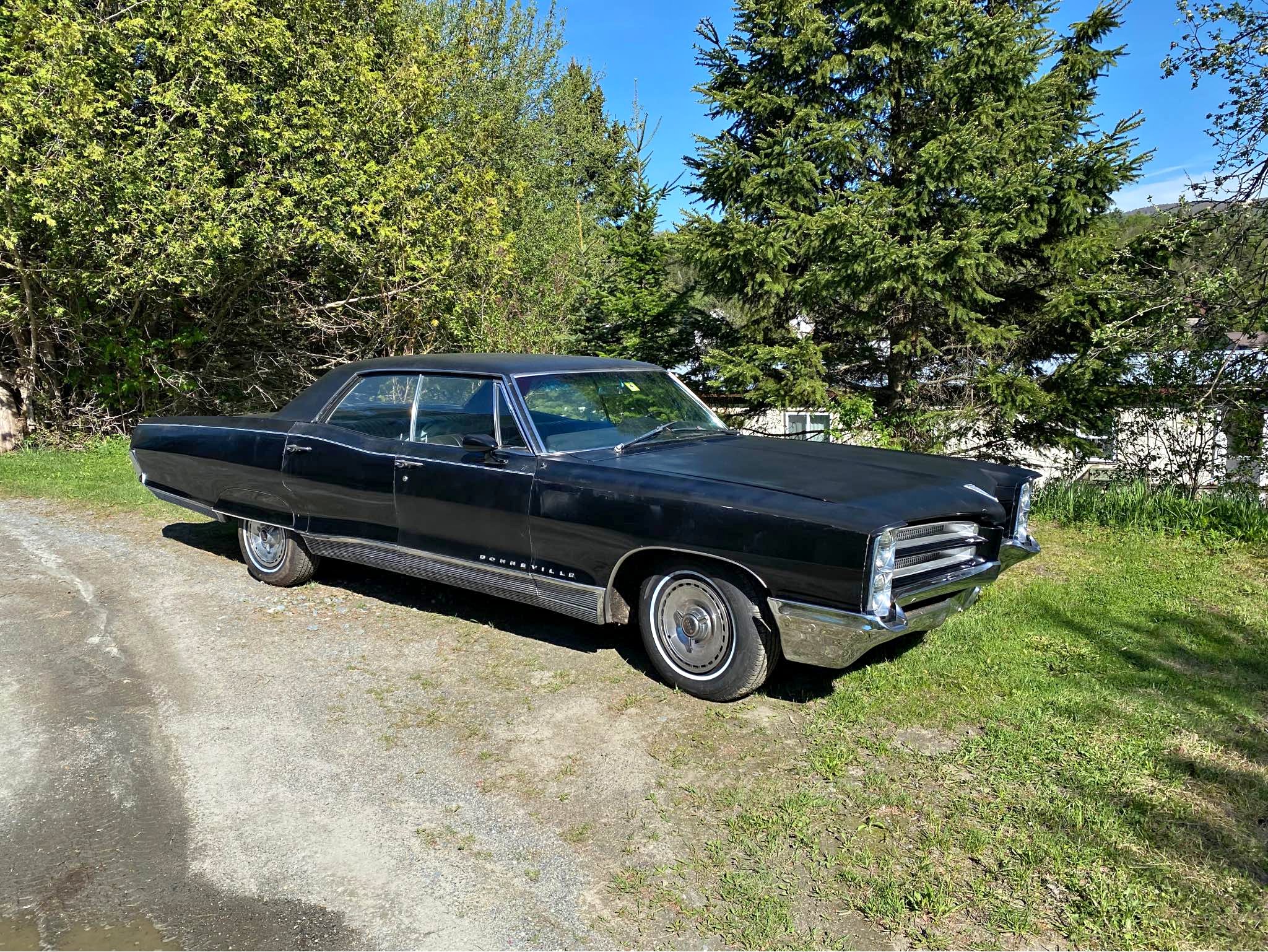 1966 Pontiac Bonneville - SSE Sedan 4D
