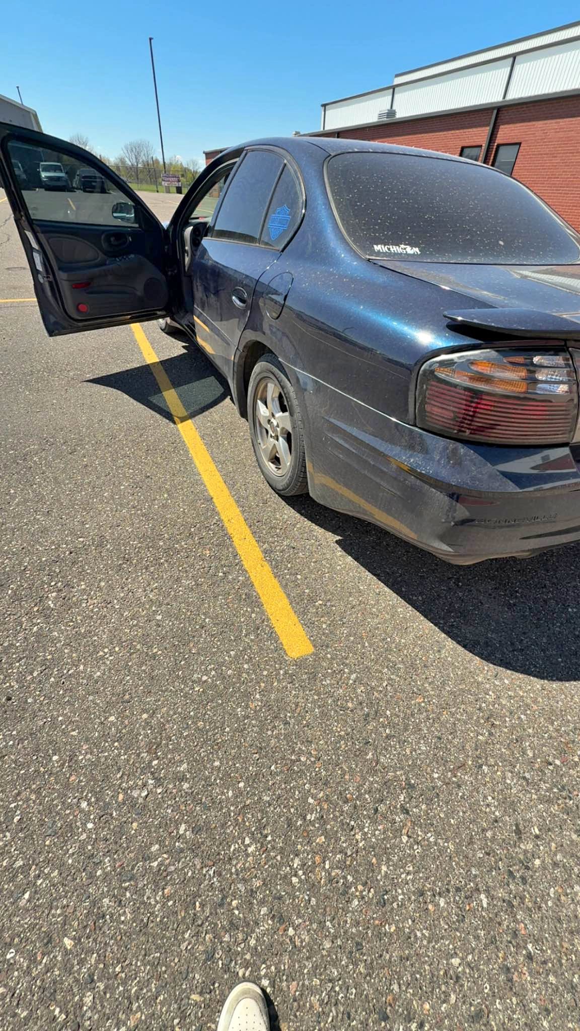 2002 Pontiac Bonneville - SLE Sedan 4D