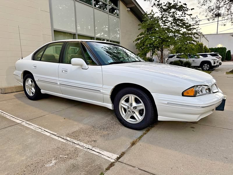 1999 Pontiac Bonneville - SE Sedan 4D
