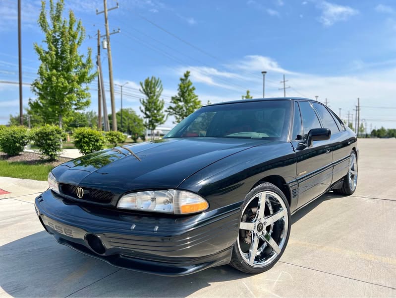 1993 Pontiac Bonneville - SSE Sedan 4D