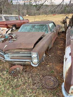 1966 Pontiac Bonneville - SE Sedan 4D