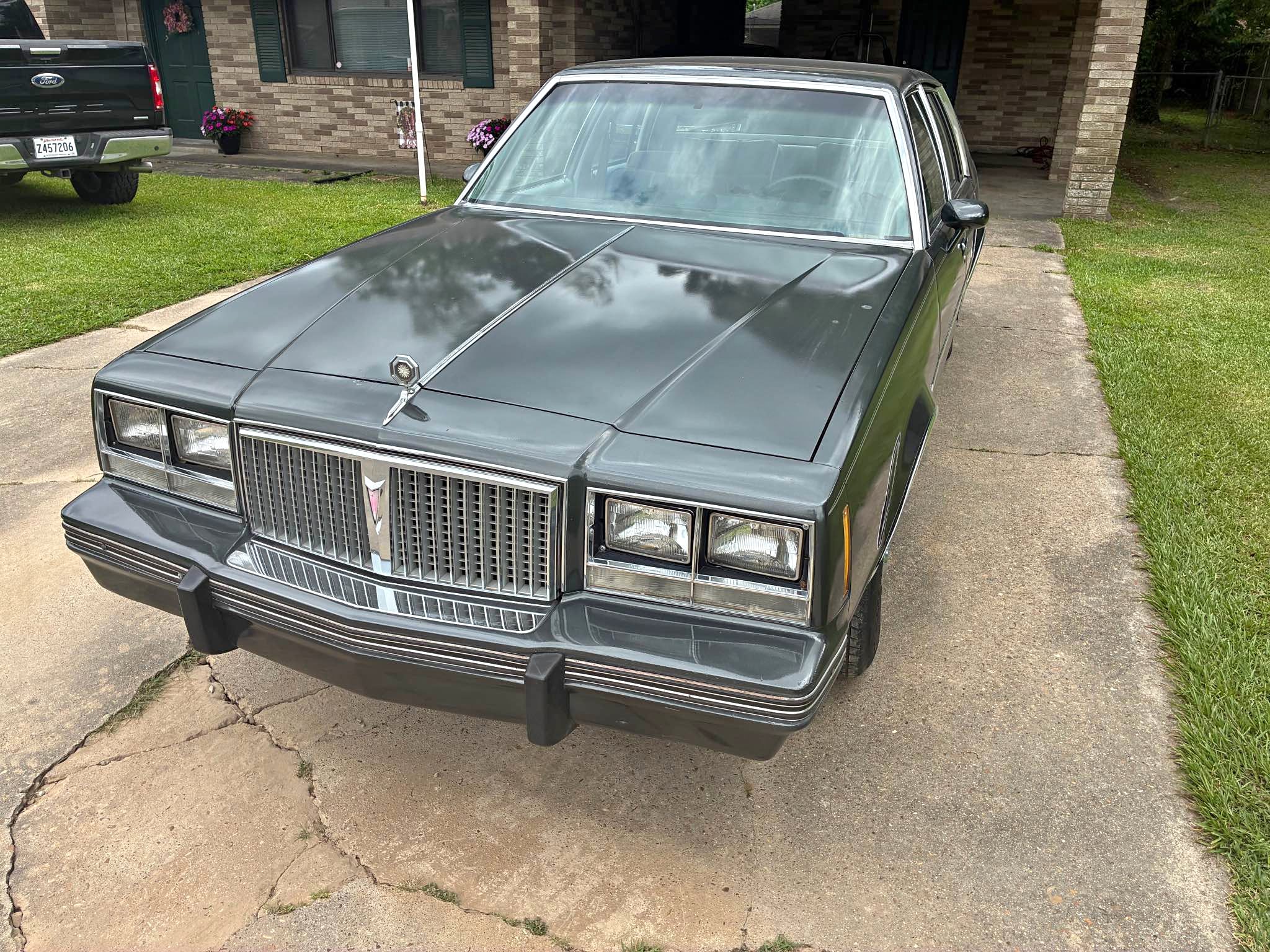 1983 Pontiac Bonneville - SE Sedan 4D
