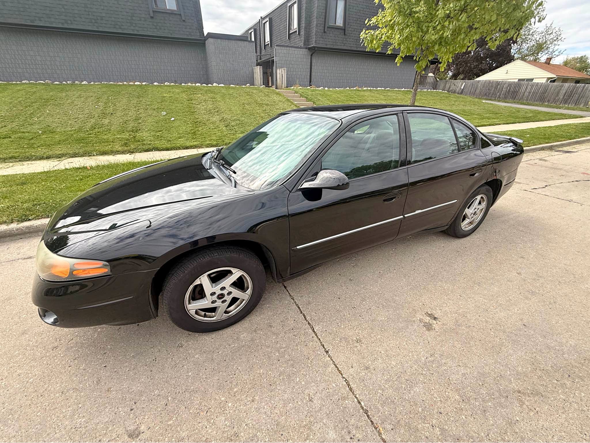 2004 Pontiac Bonneville - SE Sedan 4D
