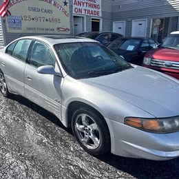 2002 Pontiac Bonneville SLE -- IN HOUSE FINANCING AVAILABLE !!