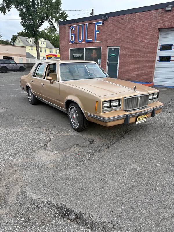 1986 Pontiac Bonneville - GXP Sedan 4D
