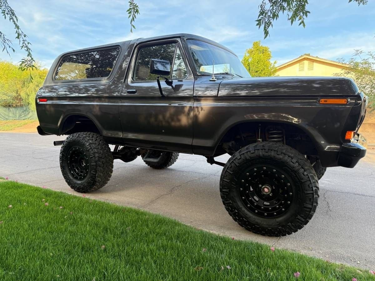1978 Ford Bronco Lifted 351 V8 5-Spd King Ranch Seats...