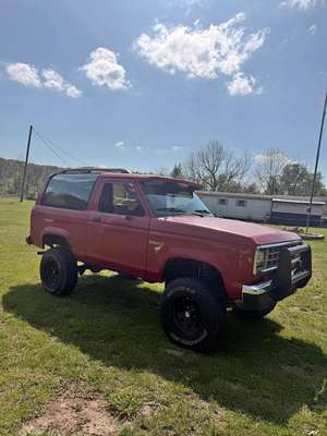 1986 Ford Bronco - 2. 5 speed manual 4x4