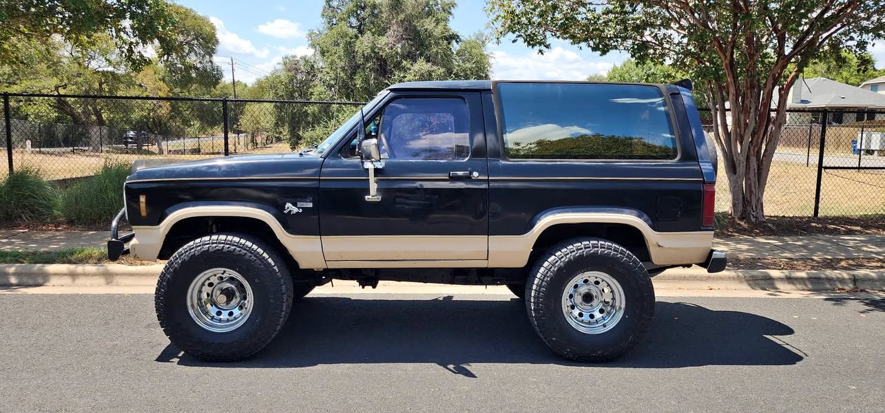 1986 Ford Bronco ii 2 4WD Manual Trans - Eddie Bauer Push Button 4wd
