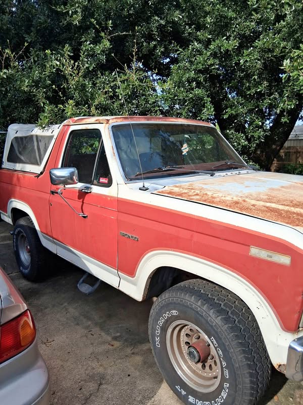 1985 Ford Bronco - White