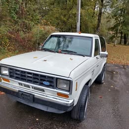 1986 Ford Bronco ll 4 WD NEW TIRES