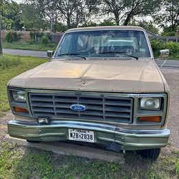 Old 1985 ford bronco, must be towed!!