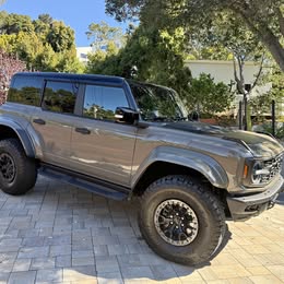 2025 Ford Bronco Raptor - Black Hardtop