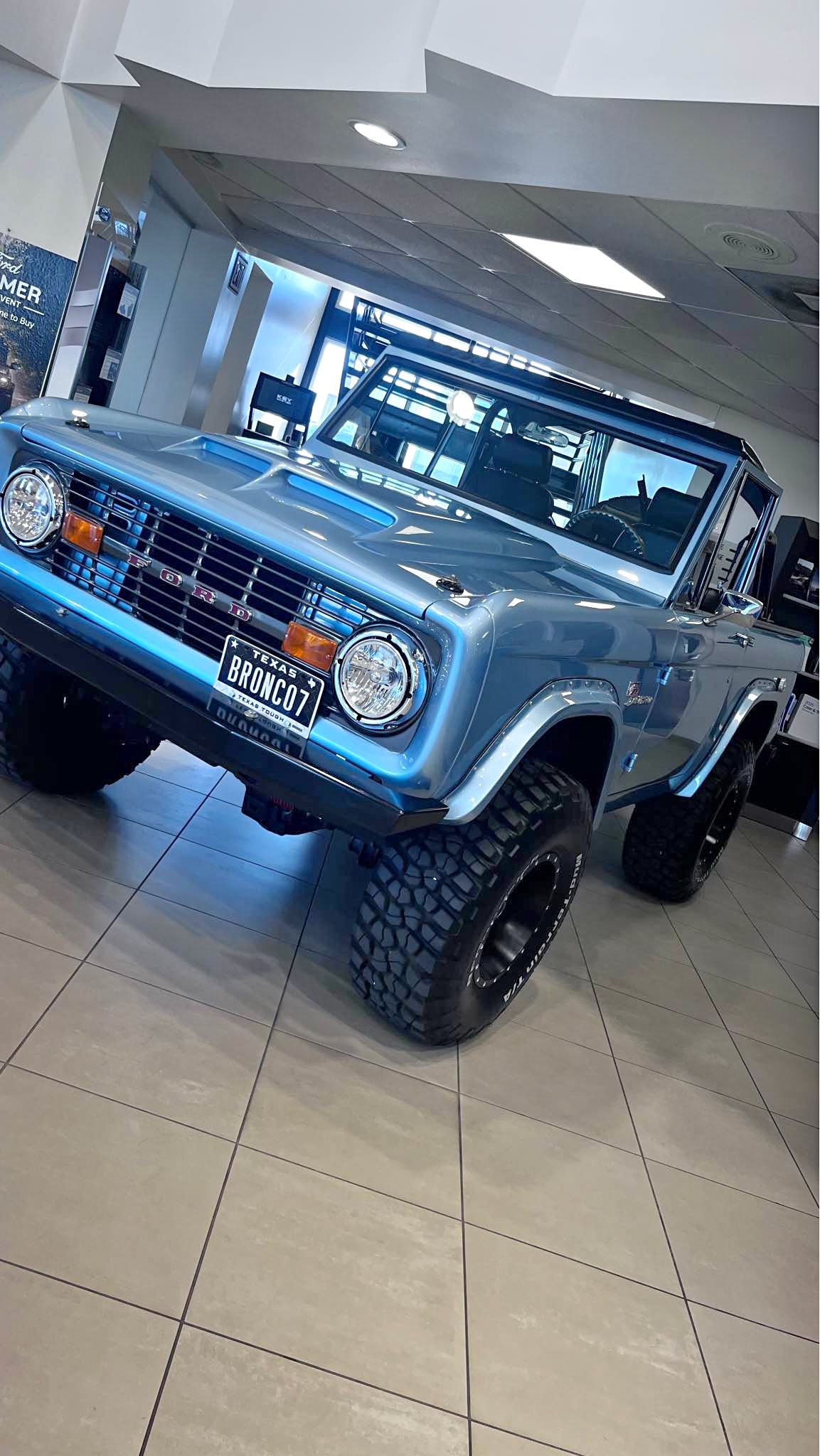 1975 Ford Bronco - Maxlider Custom
