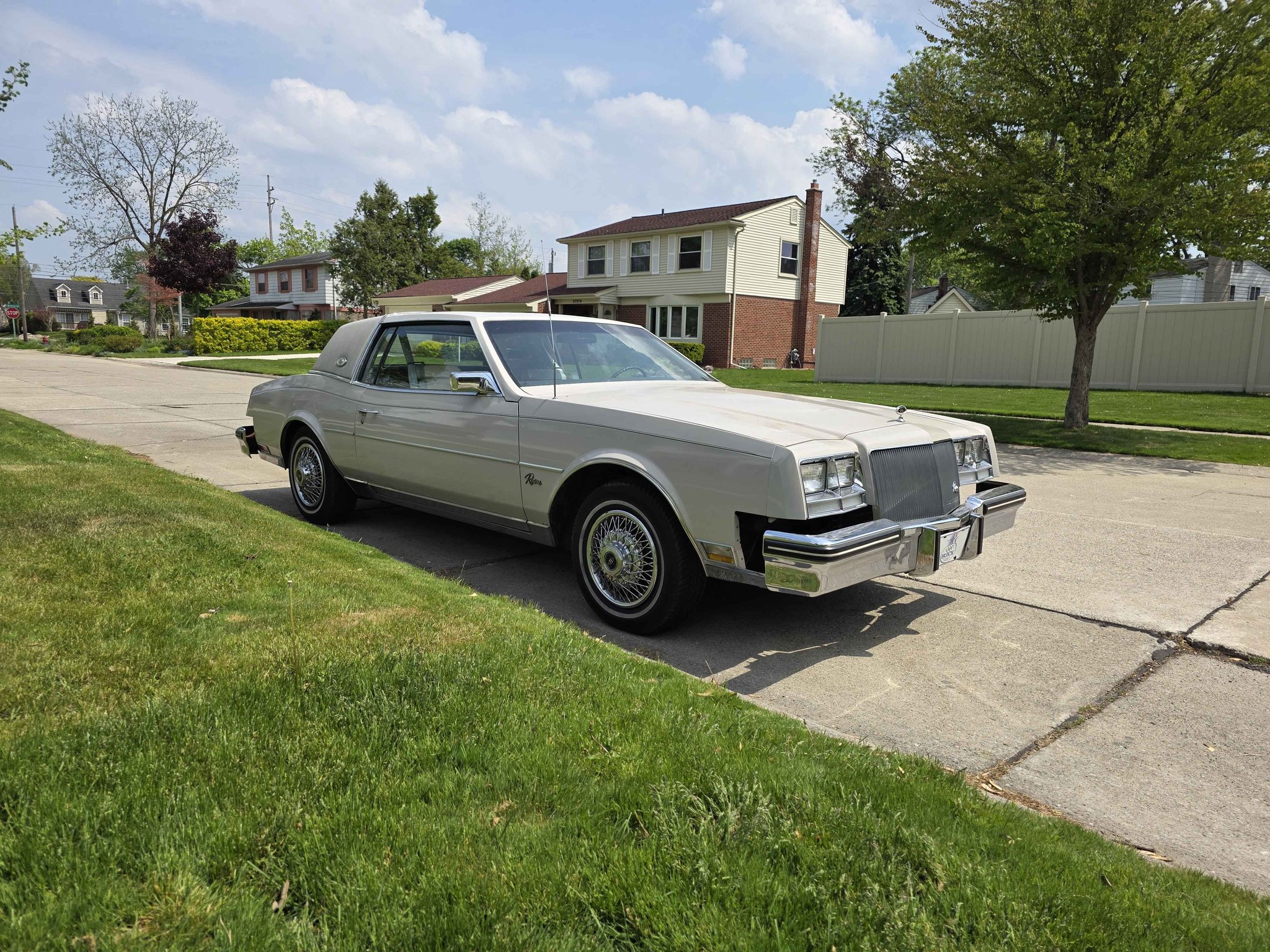 1984 Buick Riviera - Coupe 2D