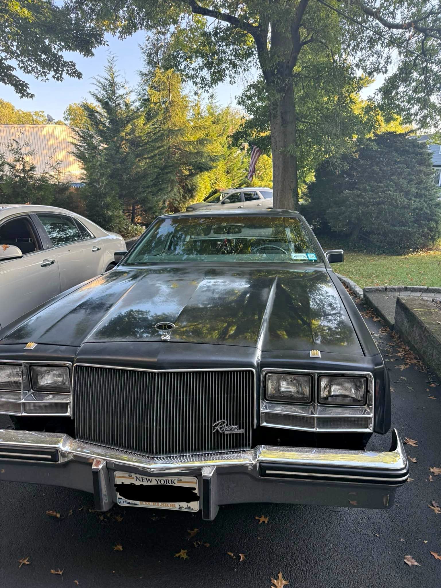 1985 Buick Riviera - Coupe 2D