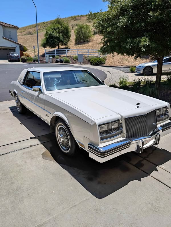 1985 Buick Riviera - Coupe 2D