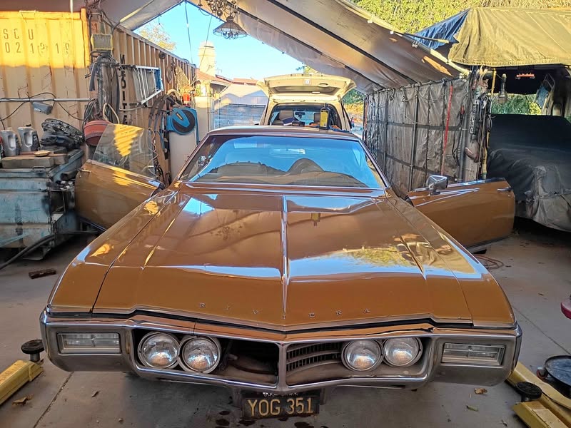 1969 Buick Riviera - Coupe 2D