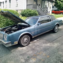 1985 Buick Riviera 55,000 miles  with brand new 22-in spoke it's a 40-year-old car let's remember